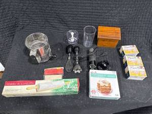 lot 0452 image: Collection of Kitchenware and Bakeware