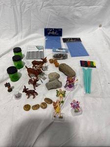 lot 0458 image: Craft and Decor Assortment