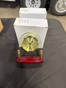 lot 0464 image: Quartz Desk Clock qty 3
