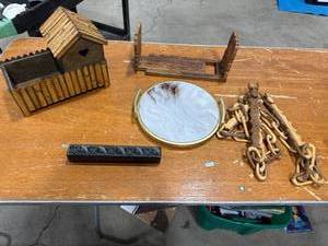 lot 0465 image: Assorted Wooden Crafts