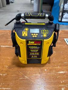 lot 0466 image: EverStart Portable Power Station