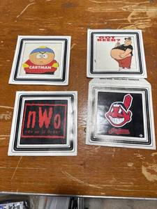 lot 0467 image: Pop Culture Pin Buttons