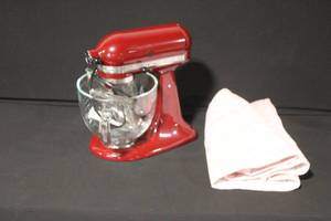 lot A-1 image: KitchenAid Deluxe Edition 5 Qt Stand Mixer with Glass Bowl and Cover