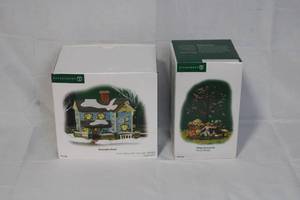 lot 66 image: Department 56 Bennington Manor and Harvest Bounty Village Accessories in Box