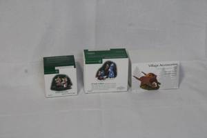lot 70 image: Set of 3 Department 56 Heritage Village Collection Holiday Accessories