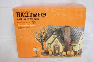 lot 137 image: Snow Village Halloween Trick-or-Treat Lane The Pumpkin House Set