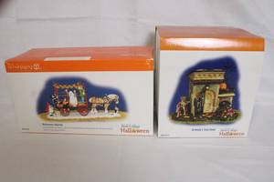 lot 145 image: Department 56 Halloween Village Set Grimslys Tool Shed & Halloween Hayride