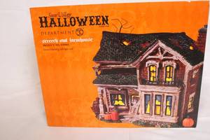 lot 148 image: Department 56 Snow Village Halloween Screech Owl Farmhouse Lighted Building