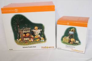 lot 158 image: Department 56 Halloween Pumpkin Stand and Harvest Mailbox Village Accessories Set