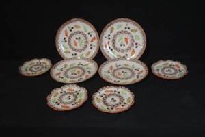 lot 175 image: Set of 8 Temptations Old World Pattern Plates