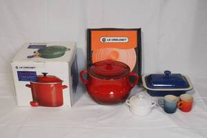 lot 179 image: Le Creuset Stoneware Kitchenware Collection with Stockpot, Apple Dish, Rectangular Dish, and Mugs