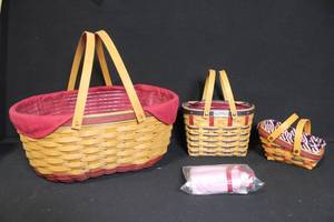 lot 194 image: Set of 3 Longaberger Baskets with Liners and Plastic Protectors