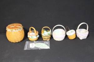 lot 205 image: Collection of 6 Small Decorative Longaberger Baskets with Liners