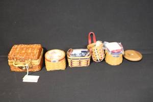 lot 208 image: Longaberger Basket Collection with Liners and Accessories - Set of 5