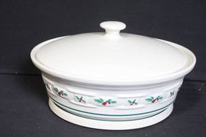 lot 212 image: Longaberger Pottery Holiday Casserole Dish with Lid and Insert