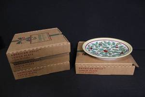 lot 215 image: Set of 4 Longaberger Pottery American Holly Lunch Plates with Boxes
