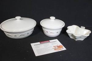 lot 224 image: Longaberger Pottery Lot 2 Lidded Casserole Dishes and Leaf-Shaped Bowl