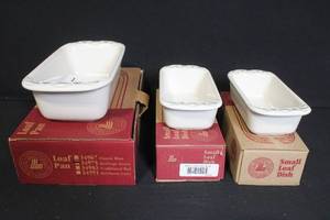 lot 225 image: Longaberger Pottery Loaf and Small Loaf Dishes Set with Boxes