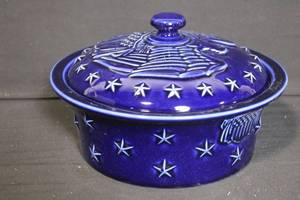 lot 242 image: Longaberger American Eagle 1.5 Qt Covered Casserole Dish with Lid