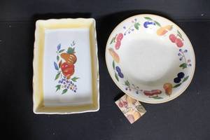 lot 248 image: Longaberger Fruit Medley Pottery Pasta Bowl and Serving Dish Set
