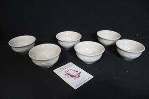 lot 249 image: Set of 6 Longaberger Pottery Heirloom Ivory Dessert Bowls with Boxes