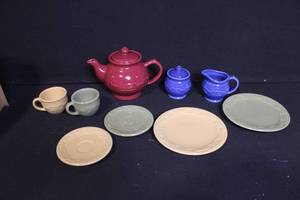 lot 253 image: Longaberger Woven Traditions Pottery Tea Party Set with Box