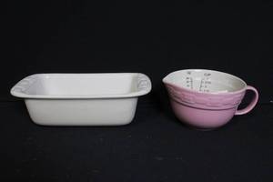 lot 254 image: Longaberger Woven Traditions Loaf Dish and Measuring Cup Set