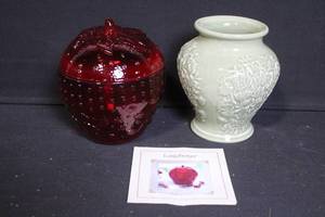 lot 256 image: Longaberger Pottery Bud Vase and Strawberry Jam Jar Set