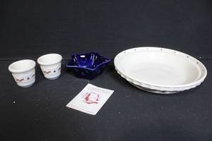 lot 257 image: Longaberger All American Pottery Set with Pie Plate, Star Bowl, and Votive Cups