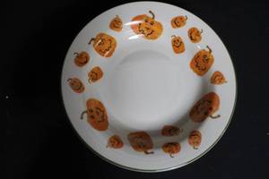 lot 262 image: Longaberger Halloween Treats Bowl with Pumpkin Design in Original Box