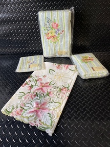 lot 280 image: Longaberger Mixed Bouquet Embroidered Bath Towel, Hand Towels, Wash Cloths and Floral Table Runner Set
