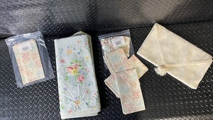 lot 281 image: Longaberger Floral Linens Set with Napkins, Table Runner, and Storage Envelope