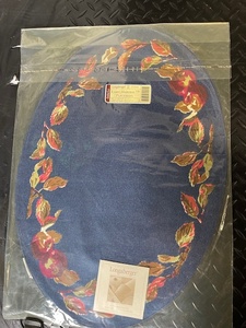 lot 285 image: Collection of Longaberger and Assorted Decorative Linens