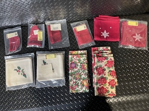 lot 288 image: Collection of Christmas and Floral-Themed Napkins and Linens