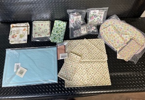 lot 289 image: Collection of Longaberger Linens, Placemats, Table Runners and Napkins Assorted Patterns