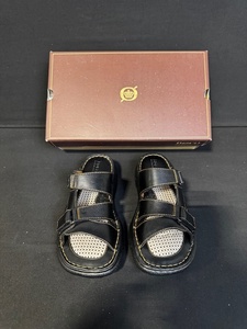 lot 31N image: Born Salal Black Leather Sandals Size 8M Women with Box