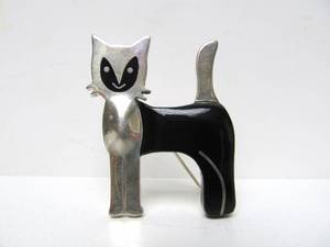 lot 3 image: Larger Signed Black & Sterling Silver Cat Brooch
