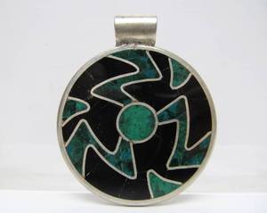lot 10 image: Inlaid Jet Stone & Turquoise Round Sterling Silver Pendant