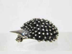 lot 43 image: Very Cute Heavy Sterling Silver Hedgehog Brooch