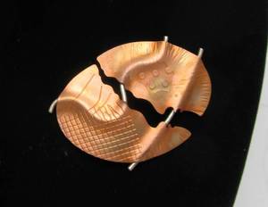 lot 46 image: Beautiful Sculptural Modernist Handmade Copper & Sterling Silver Brooch