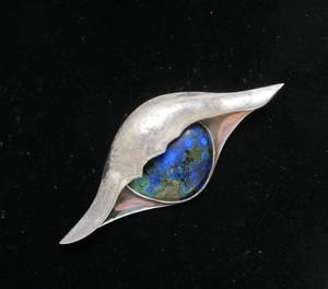 lot 63 image: Beautiful Signed Sculptural Sterling Silver Shell wBlue Stone Inset