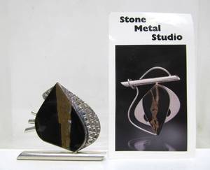 lot 76 image: Sculptural Modernist Sterling Silver Brooch Black Brecciated Jasper by Stone Metal Studio