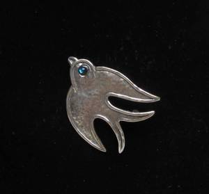 lot 77 image: Signed Vintage Hammered Sterling Silver Bird Brooch wBlue Gemstone Eyes