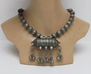 lot 82 image: LARGE Old Hirz Bedouin Amulet Necklace