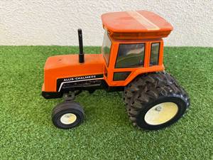 lot 32 image: Allis-Chalmers 1984 Pacesetter Decanter #4 in Series