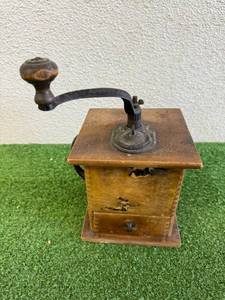 lot 37 image: Vintage Coffee Grinder