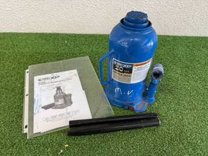 lot 43 image: 20 Ton Hydraulic Welded Bottle Jack