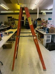 lot 85 image: Keller Model 976 6 Step Ladder 300# Rating