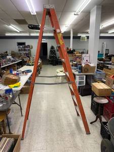 lot 86 image: Keller Model 978 8 Step Ladder 300# Rating