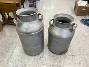 lot 116 image: Cream Cans